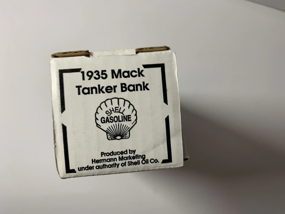Joseph L. Ertl DIECAST METAL 1935 MACK TANKER BANK Foto 3 de 4