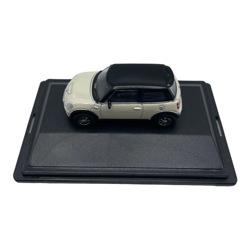 MINI Cooper S Hardtop R56 Pepper White with Black Roof Diecast car 1:76 OO Scale - Image 4 of 4