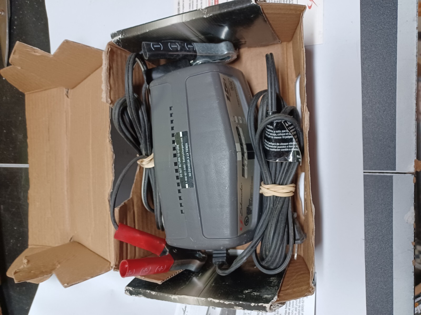 NICE Schumacher 1.5A Battery Charger/Maintainer XM15CA for Car/Auto