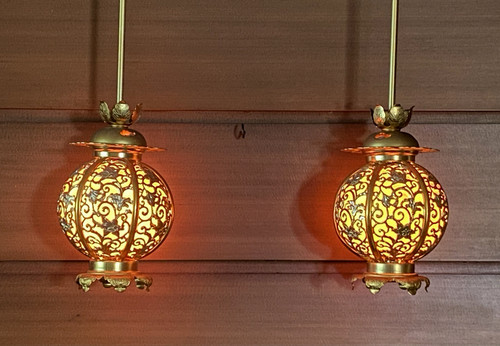 Vintage Japanese Hanging Lantern Pair Ornate Decorative Light 7.5in Decorative