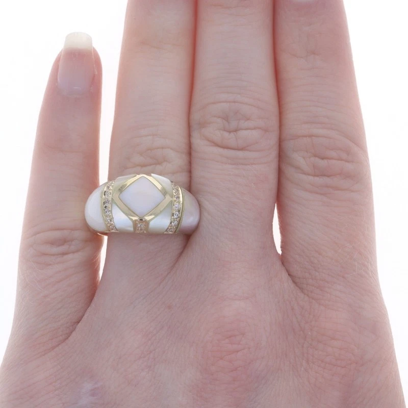 Anillo de oro amarillo madreperla circonita cúbica cúpula banda de cóctel con incrustación de 14 k talla 7 Foto 2 de 4