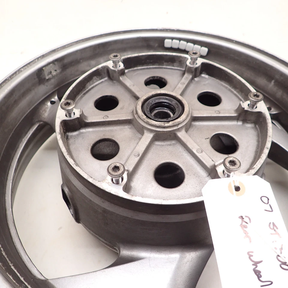 Llanta trasera Honda ST1300 st 1300 03-18 sin abs Foto 2 de 4