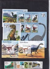 DINAUSORES 41 blocs ** + 60 timbres tous pays ** cote ???
