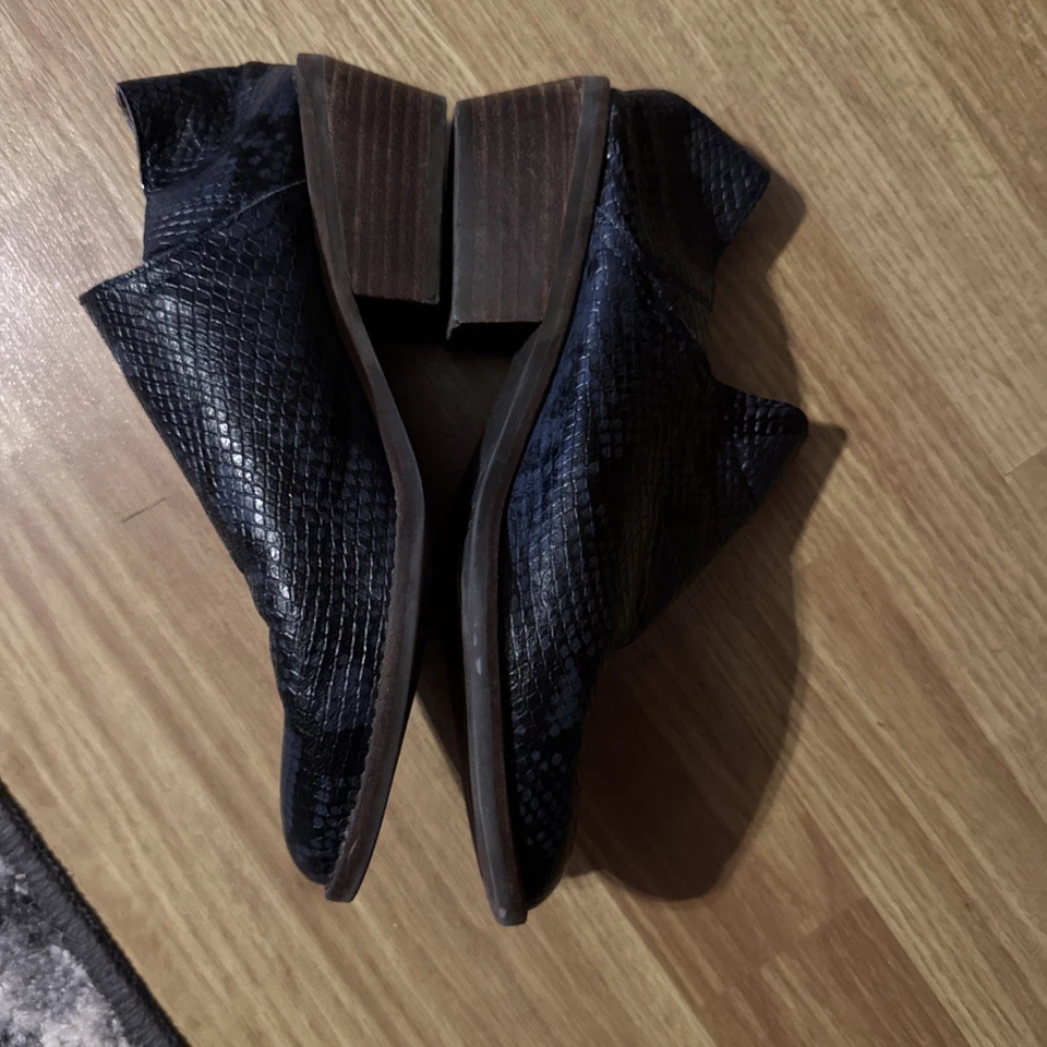 Bota de cuero de corte bajo para mujer Lucky Brand. Talla 7,5. Excelente Estado Foto 3 de 4