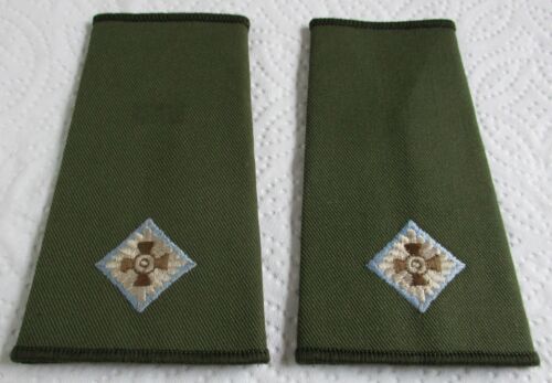 Pair of UK Army:"ARMY AIR CORPS LIEUTENANTS SLIP-ON SHOULDER TITLES"(NOS, 1990s) - Picture 4 of 4