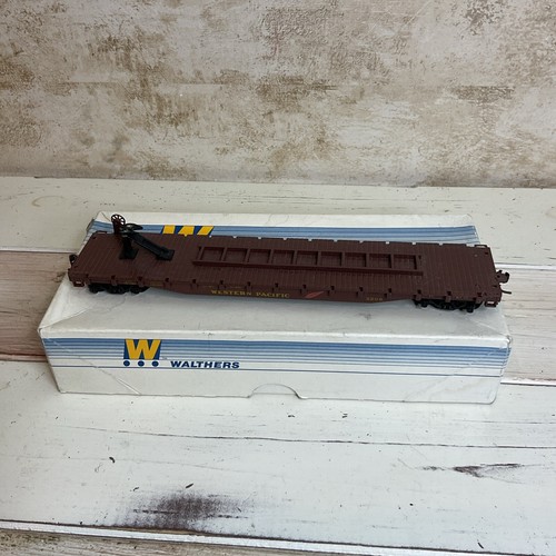 WALTHERS Flat Car, WESTERN PACIFIC #2208, HO Scale.