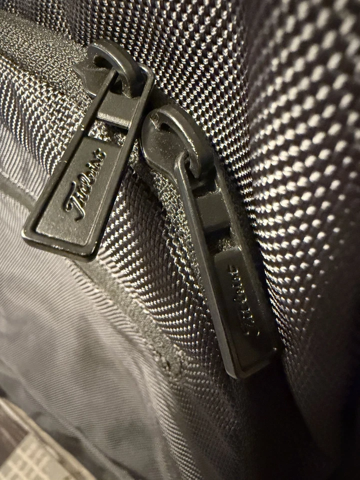 Mochila Titleist Player Gris Negra Bolsa para Laptop Viaje Golf PGA Profesional Foto 3 de 4