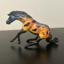 Breyer 2019 Halloween Spooky Surprise Stablemate Mini Bats In The Belfry Reiner
