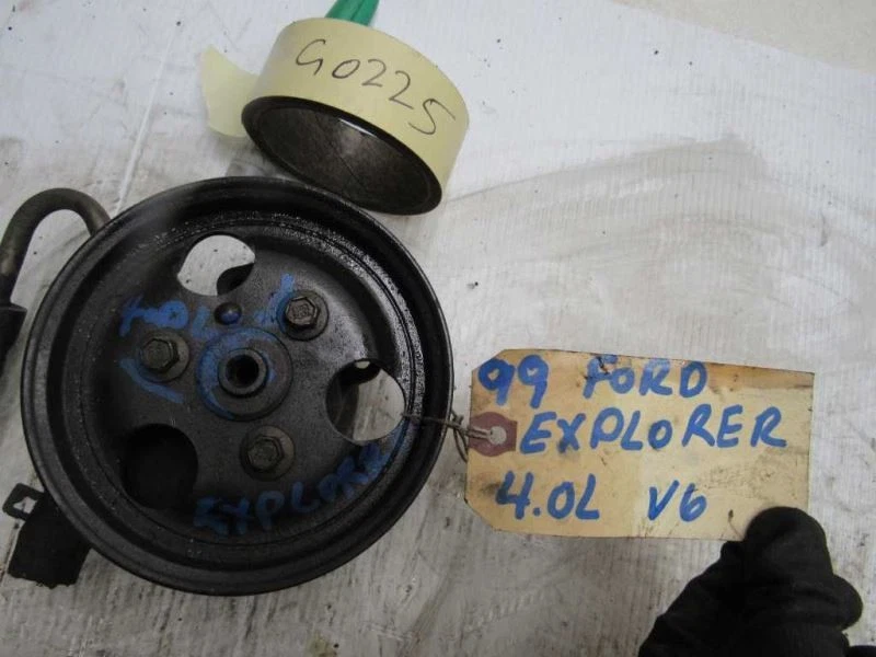 Bomba de dirección asistida Ford Explorer 2001 4,0 L montaje con polea OEM Foto 2 de 4