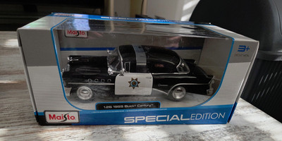 Buick Century California Highway Patrol 1:26 NEU & OVP Maisto 1955