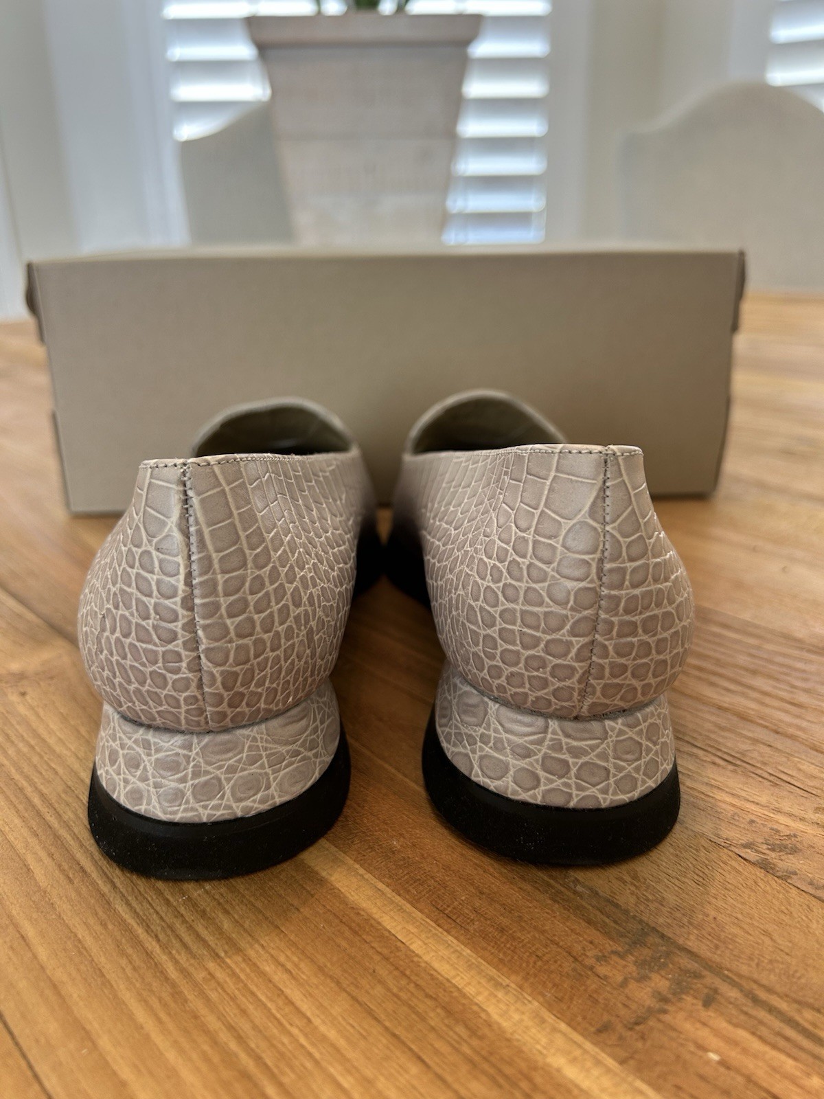 Mocassino donna Yves Saint Laurent in pelle di coccodrillo bianco taglia 7 (37) vintage raro!