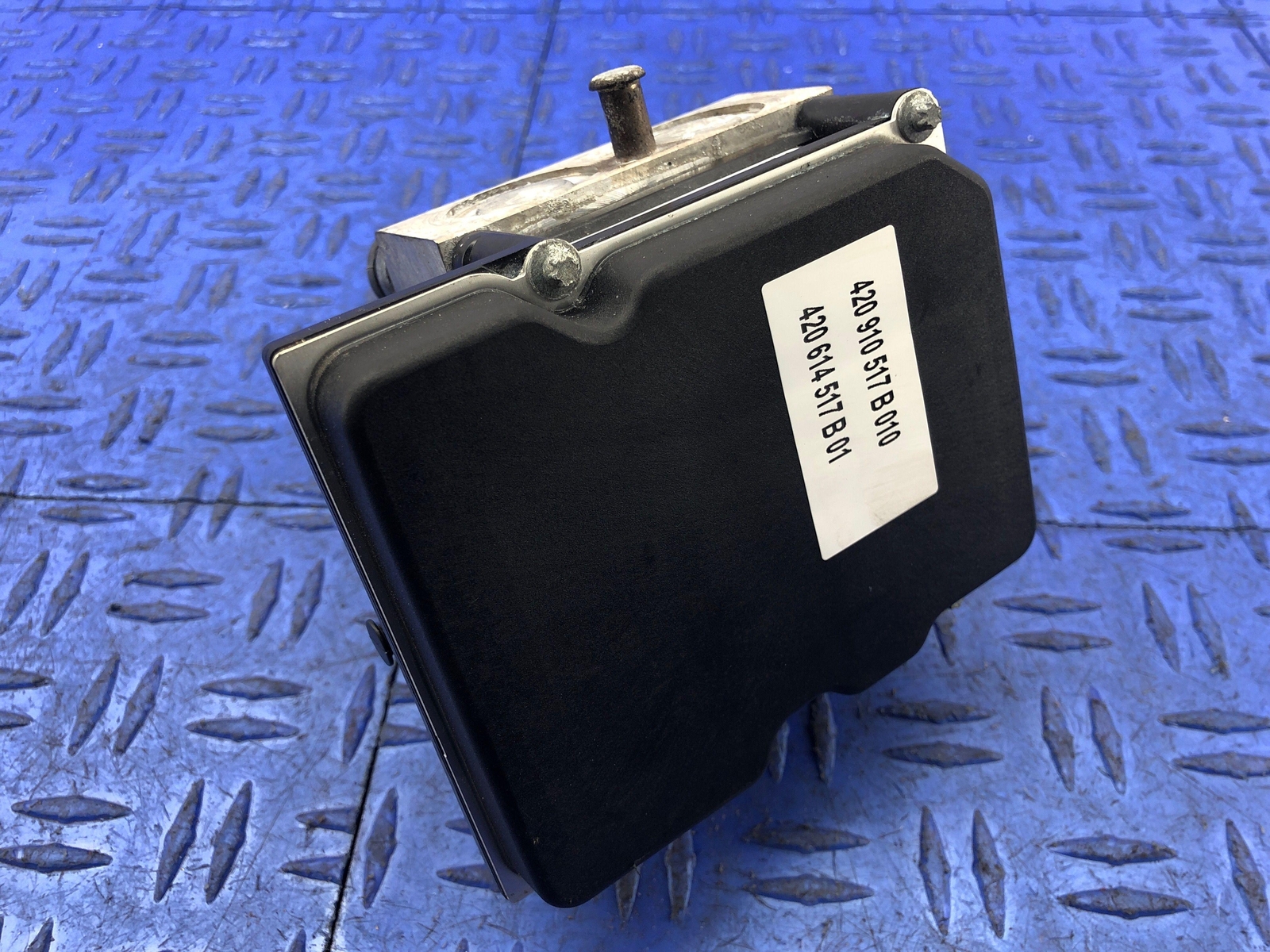 2010-2013 AUDI R8 ANTI LOCK BRACK ABS PUMP MODULE 420910517 OEM