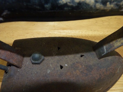 Early Electric Cast Iron Steam Iron with Wood Handle - Picture 7 of 7