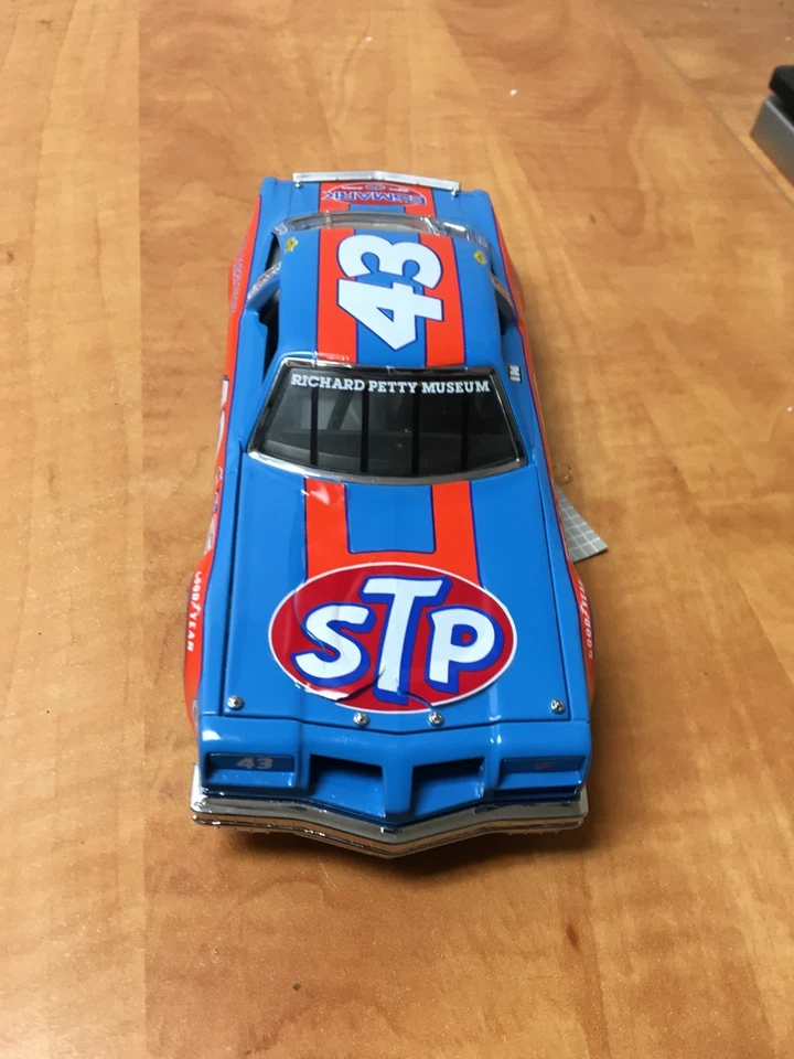 Pontiac Grand Prix vintage Franklin Mint escala 1/24 Richard Petty #43 leer Foto 3 de 4