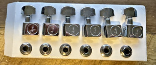 Accordatori cromati originali per chitarra Fender 6 in linea 2 pin logo Strat/Tele Fender
