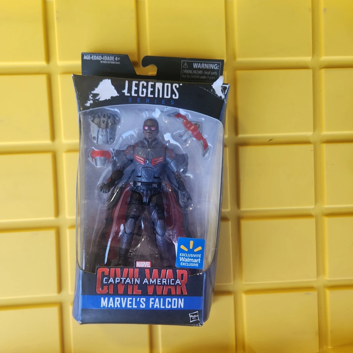 Hasbro Marvel Legends Series Falcon - Action Figure 15 Cm Con Ali E Redwing - Packaging Ispirato Ai Fumetti
