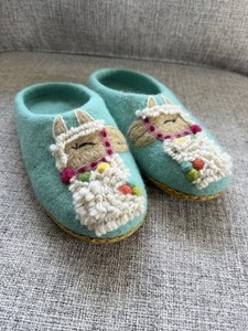 French Knot Women’s Size Large 9-9.5 Wool Felt Slippers with Embroidered Llama