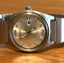 Seiko Mod. 2118-0350 P Mid-Size Men’s Calendar Stainless Steel Watch Silver Dial