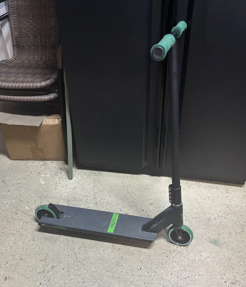 Aztek Architect Complete Trick Stunt Kick Scooter Excellent Condition BlackGreen - Image 2 of 2