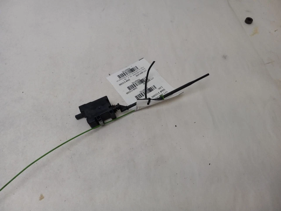 ACTUADOR DE LIBERACIÓN DE TAPA DE PUERTA DE LLENADO DE COMBUSTIBLE para BMW 325 XI 2006 OEM 67116987632 Foto 4 de 4