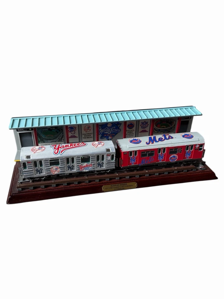Danbury Mint Subway Series Commemorative Mini Statue New York Yankees Mets 2000 - Image 2 of 4