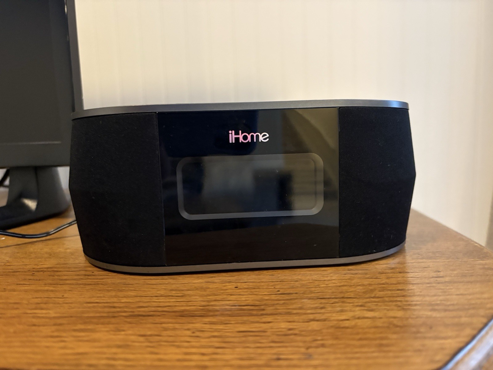ihome alarm clock with charging dock