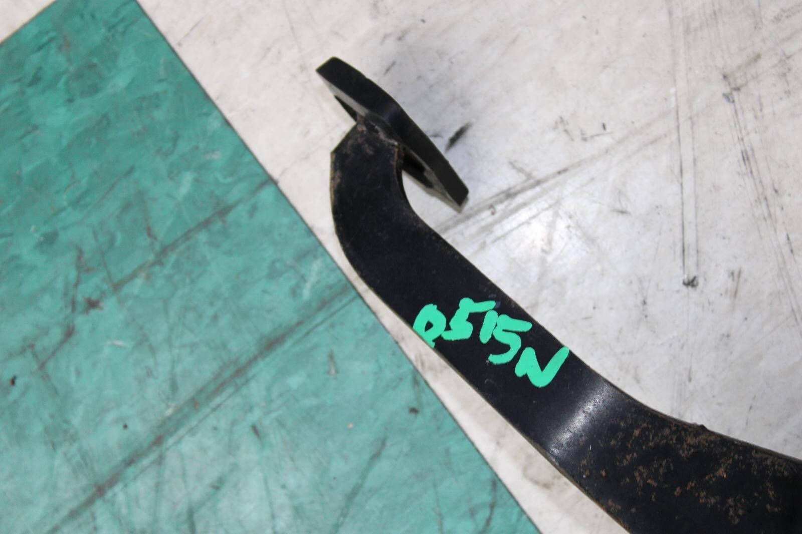 9197 Nissan Pickup D21 Hardbody Brake And Clutch Pedals Pair Assembly