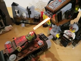 Lego 9466 The Crazy Scientist And His Monster Monster Fighters Complete
