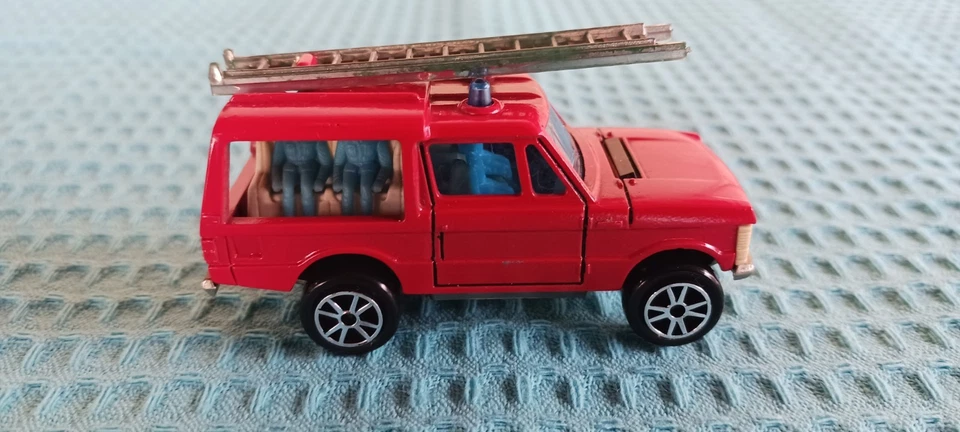 MAJORETTE RANGE ROVER N° 246 1/60 Camion pompiers miniature - Photo 3/4
