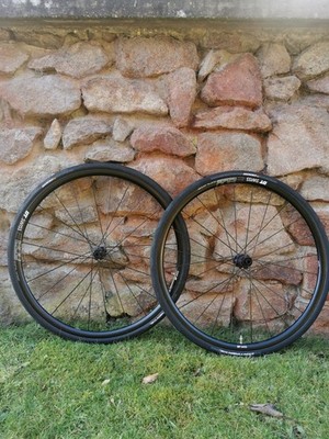 DT Swiss E 1800 Spline Laufradsatz Disc Shimano Grand Prix 5000