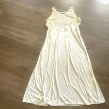 Vintage Vanity Fair size Large made in usa Cream nigth gown