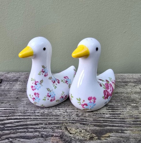 Vintage Stil Keramik Ente Salz & Pfefferstreuer. Blumen Kruzifix Set Küchendeko - Bild 9 von 11