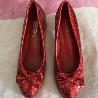 The Wizard Of Oz Size 7 Dorothy’s Ruby Red Slippers never worn.