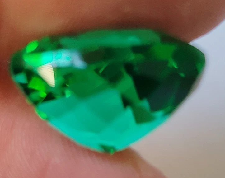 18,70 quilates Enorme colgante colombiano de piedras preciosas sueltas esmeralda verde corte trillón regalo Foto 3 de 4