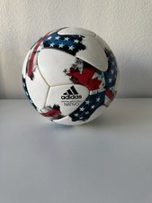 アディダス トルファブリック ブンデスリーガ サッカーボール サイズ5