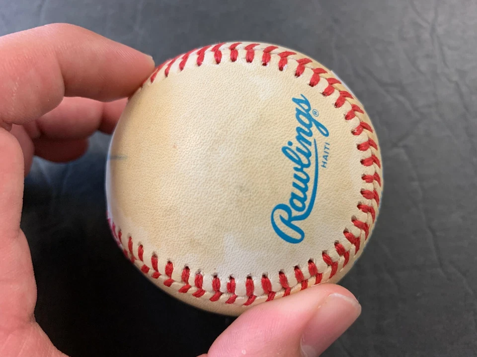 БЕЙСБОЛЬНЫЙ МЯЧ С РУЧНОЙ ПОДПИСЬЮ WALLY JOYNER RAWLINGS JSA/СЕРТИФИКАТ ПОДЛИННОСТИ С БЕСПЛАТНЫМ ДЕРЖАТЕЛЕМ (AA) 111421 - Изображение 3 из 4