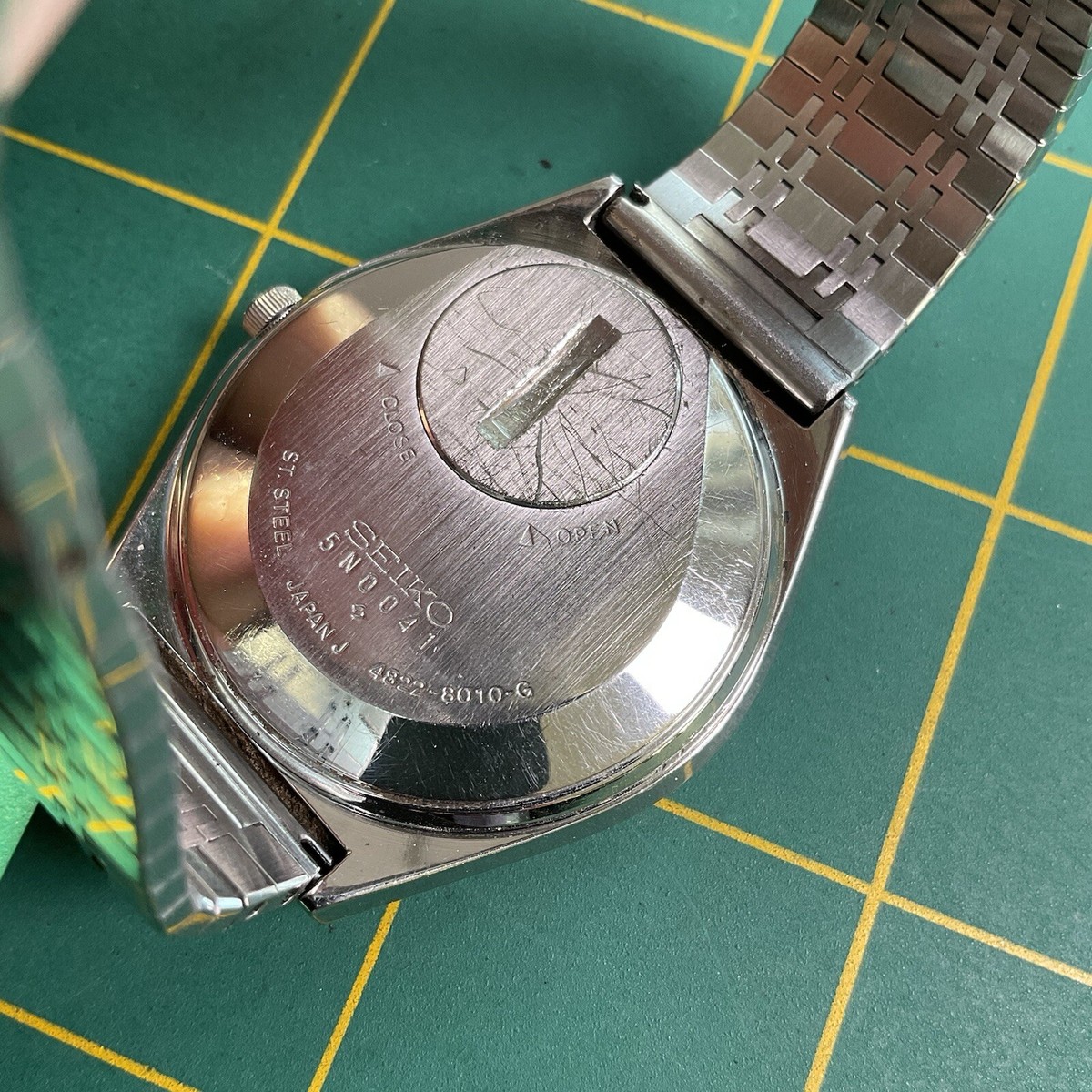 11618 SEIKO キングクォーツ 4822-8010G 文字盤グリーン稼働 Vintage SEIKO KING QUARTZ KQ 4822-8010 MENS WATCH Japan J116