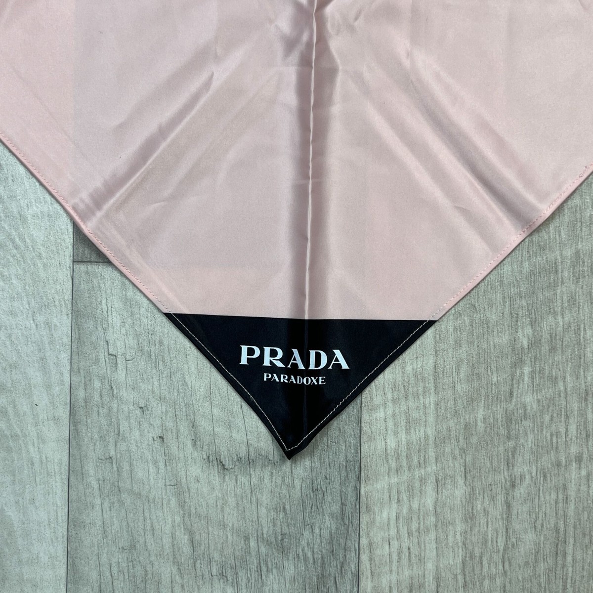 すずこ PRADA 帽子 PRADA(プラダ) RENYLON三角ロゴプレートキャスケット1HC551