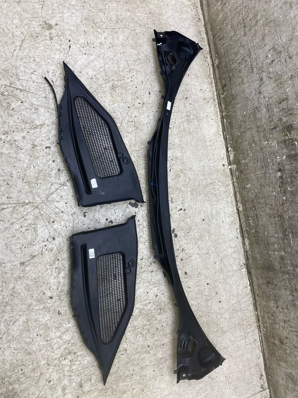 2020-2025 ASTON MARTIN DBX WINDSHIELD WIPER COWL LEAFSCREEN W/ ACCESS PANELS