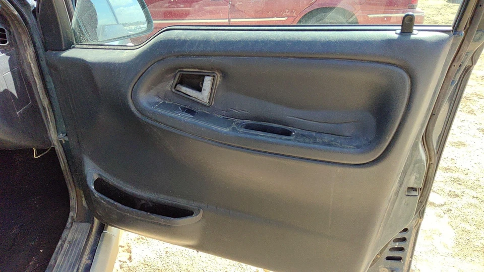 Suzuki Sidekick Passenger 1996 97 panel de moldura de puerta delantera derecha con interruptores gris Foto 2 de 4