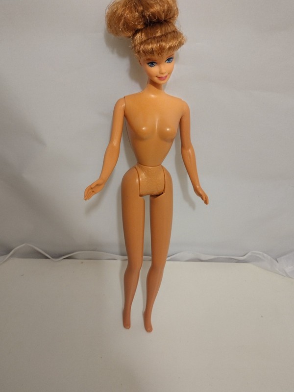 1996 "Dolls of the World" French Barbie, no box, no clothing