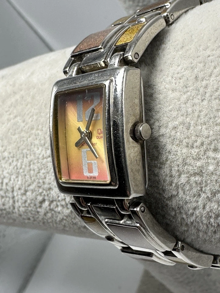 Q&Q GC27-225 Reloj Damas Tanque Esmalte Batería Nueva 19MM 6.75" Foto 2 de 4