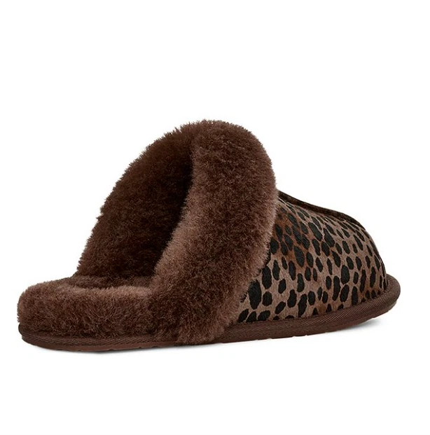 Бестселлер UGG Scuffette Caspian пятнистый животных печати икры волосы тапочки новый Wi - Изображение 4 из 4