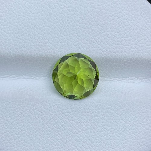3.55 Cts Natural Peridot Round Cut – Brilliant Gemstone for Fine Ring - Picture 4 of 5
