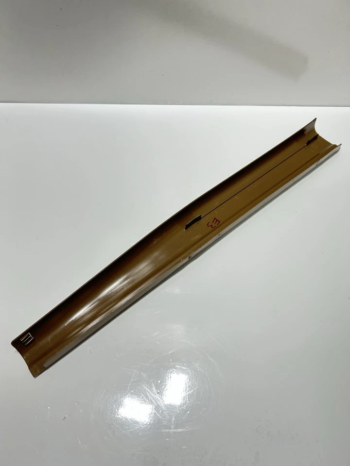 2006-2009 MERCEDES-BENZ E350 ПЕРЕДНИЙ ПРАВЫЙ БОКОВОЙ ПОРОГ ПОТЕРТОСТИ ПЛАСТИНЫ ОТДЕЛКИ 2116805035 - Изображение 2 из 4