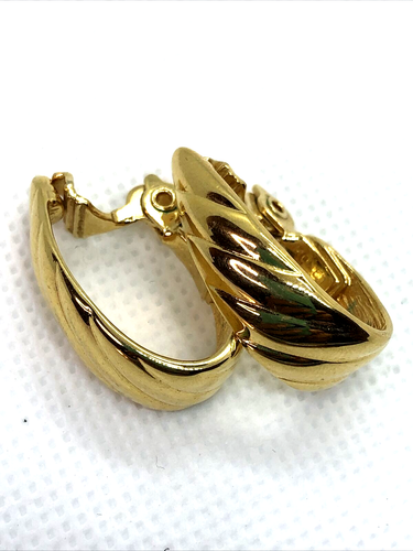 Vintage MONET Tear Drop Wide J Hoop Clip-on Earrings Gold Tone 1" - Picture 3 of 8