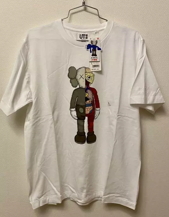 uniqlo kaws t シャツ