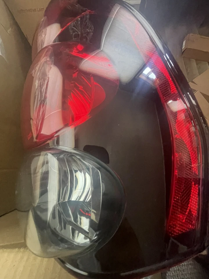 Lanterna traseira Chevrolet Trailblazer 2002-2007 lado direito nova - Imagem 2 de 3