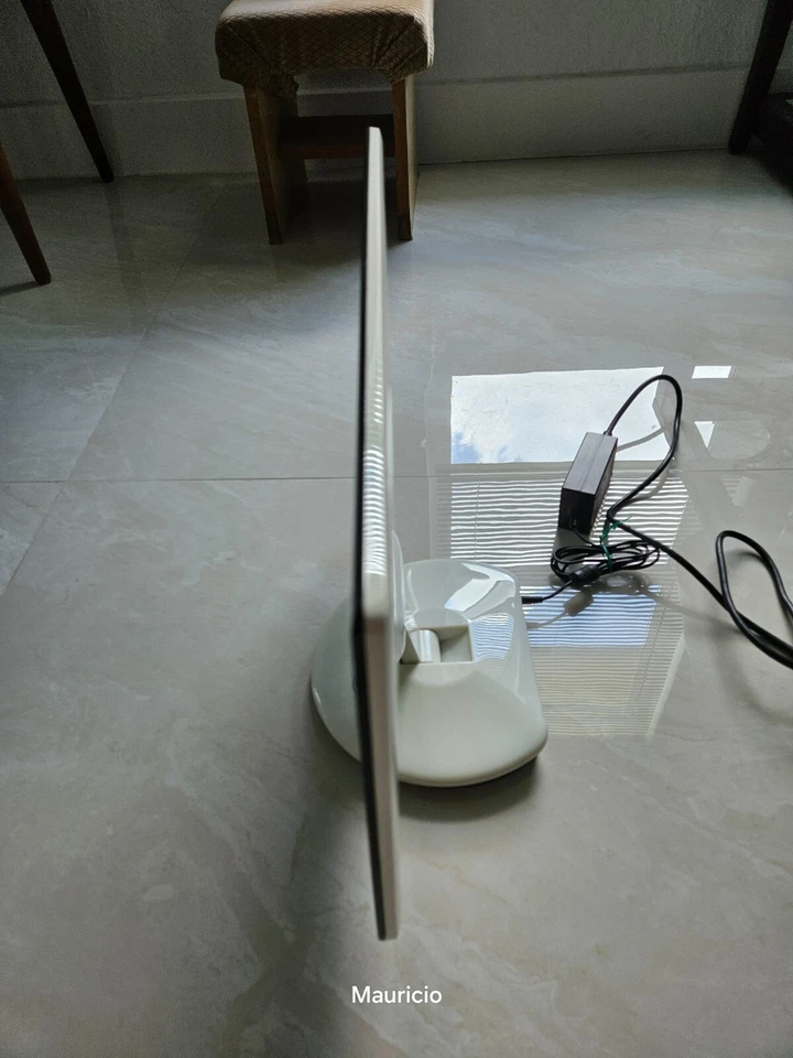 AOC 931SWL LCD Monitor.Mod.e943Fws LED.Ultra slim. Light, Vesa . Modern design. - Image 2 of 4