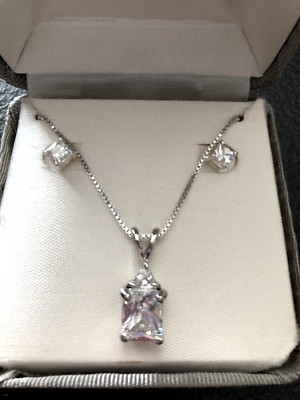 Set Sterlingsilber ausgefallener Smaragd CZ Anhänger Halskette und passende Ohrringe